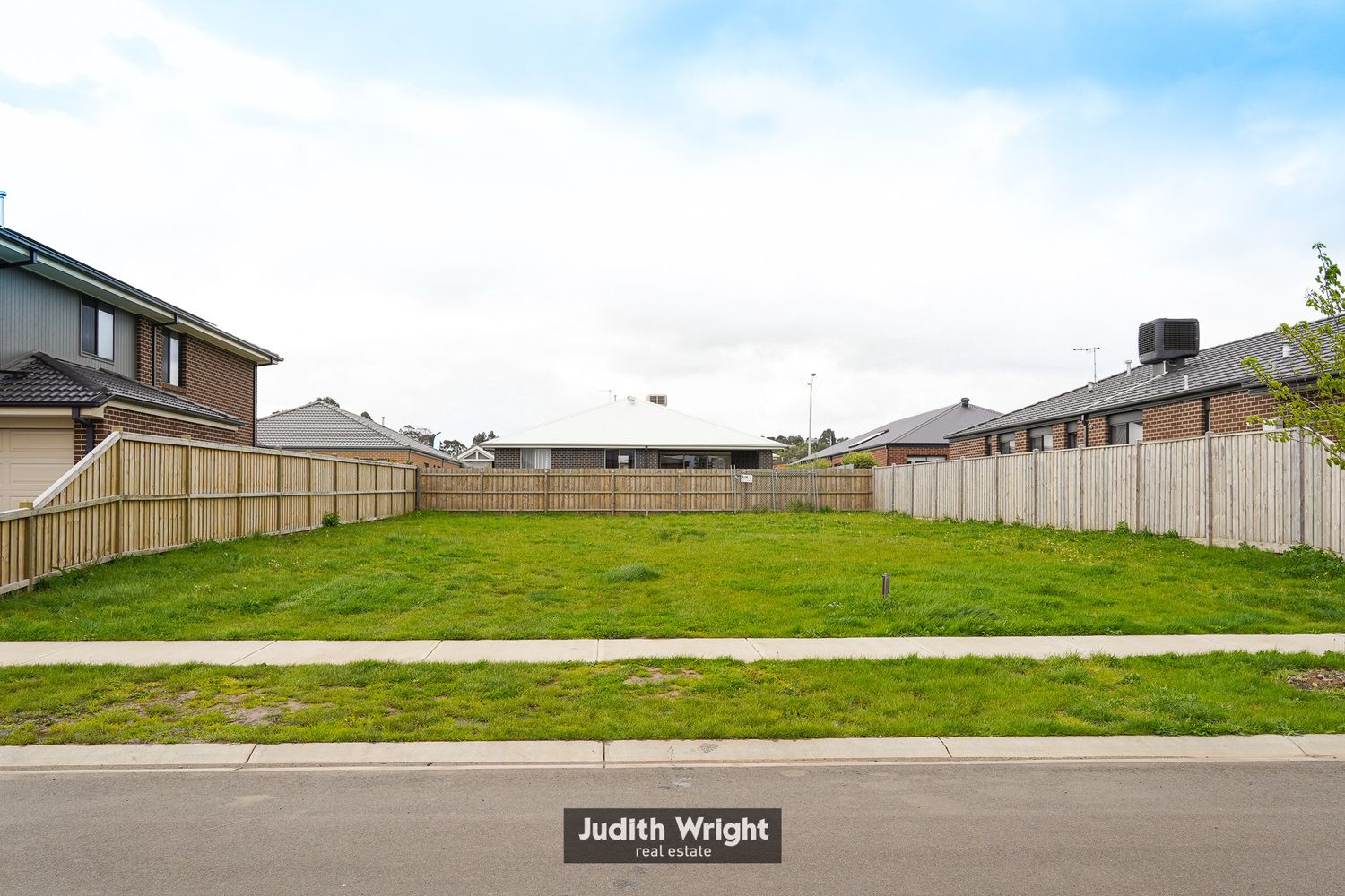 Vacant land in 5 Cinnamon Street, DROUIN VIC, 3818