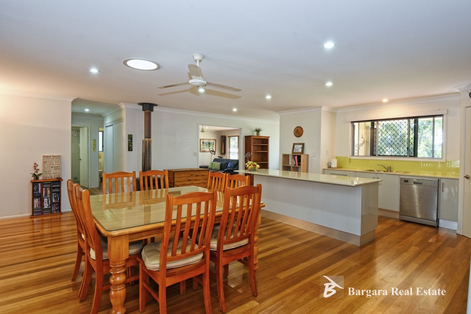 2 Kentia Ave, Moore Park Beach QLD 4670, Image 2