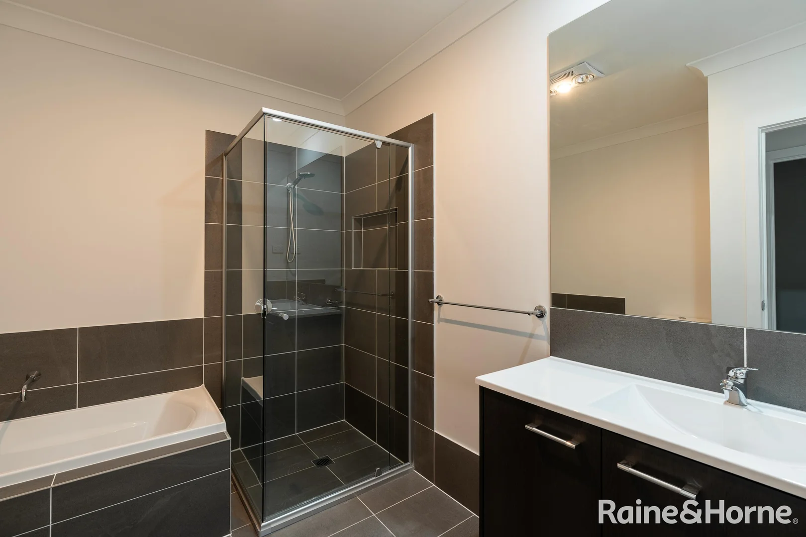 Additional image 5 of 1/40 Malachite Street, Chisholm NSW 2322