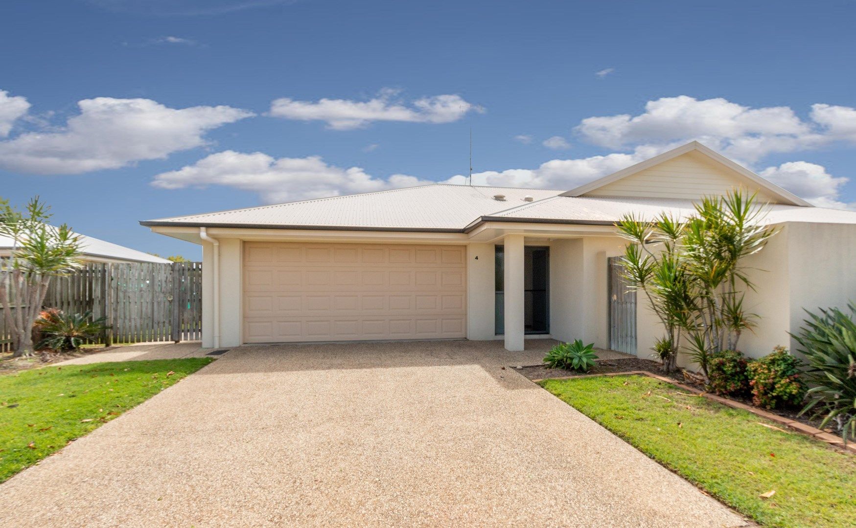 4/4 Bargara Lakes Drive, Bargara QLD 4670, Image 0