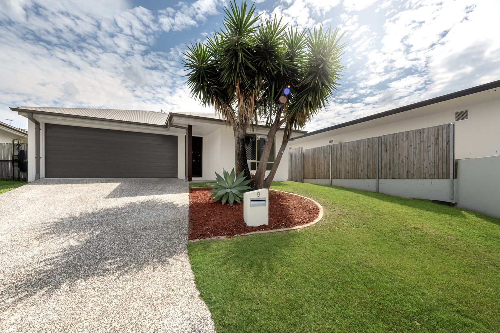 4 bedrooms House in 9 Winchester Crescent PIMPAMA QLD, 4209