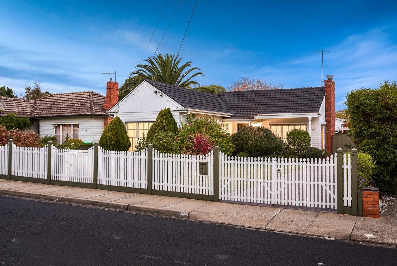 3 bedrooms House in 37 Mclaurin Road CARNEGIE VIC, 3163