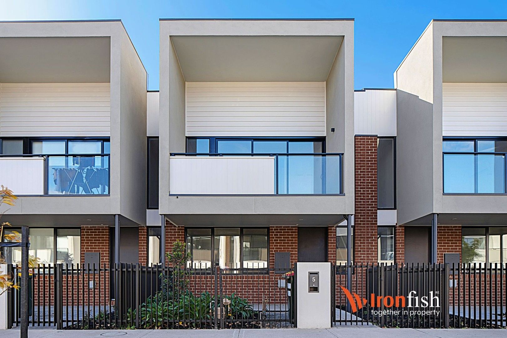 3 bedrooms Townhouse in 5 Basalt Walk BRAYBROOK VIC, 3019