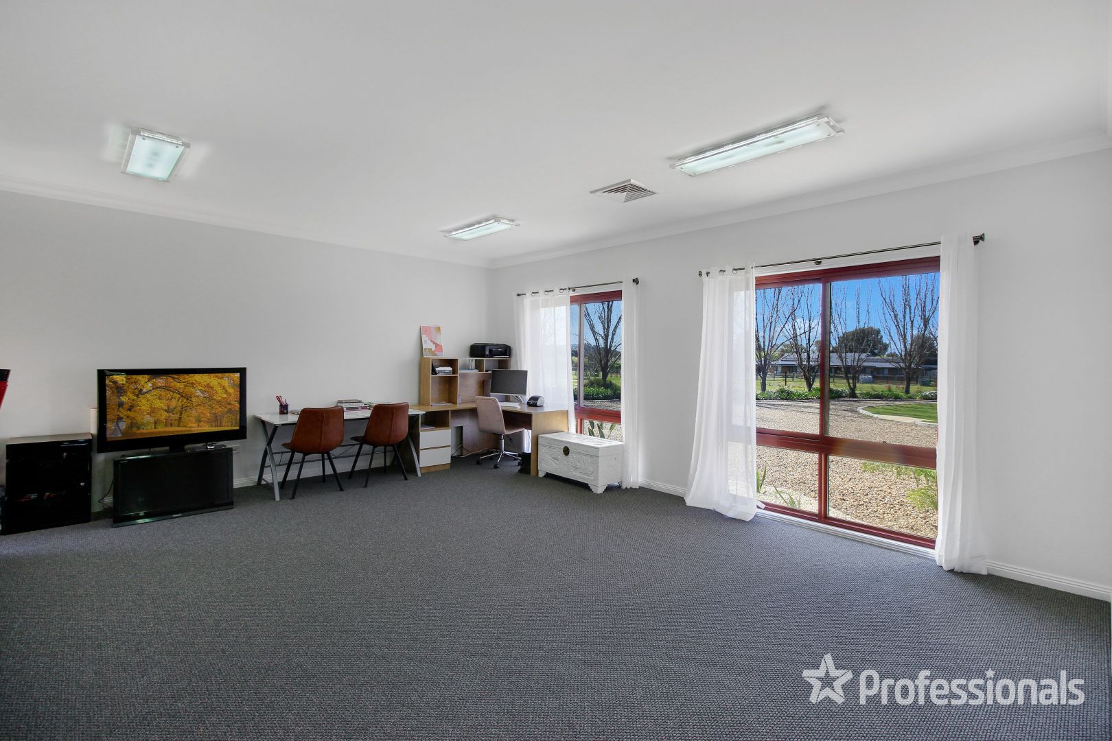 8 Glenoak Drive, Springvale NSW 2650, Image 2