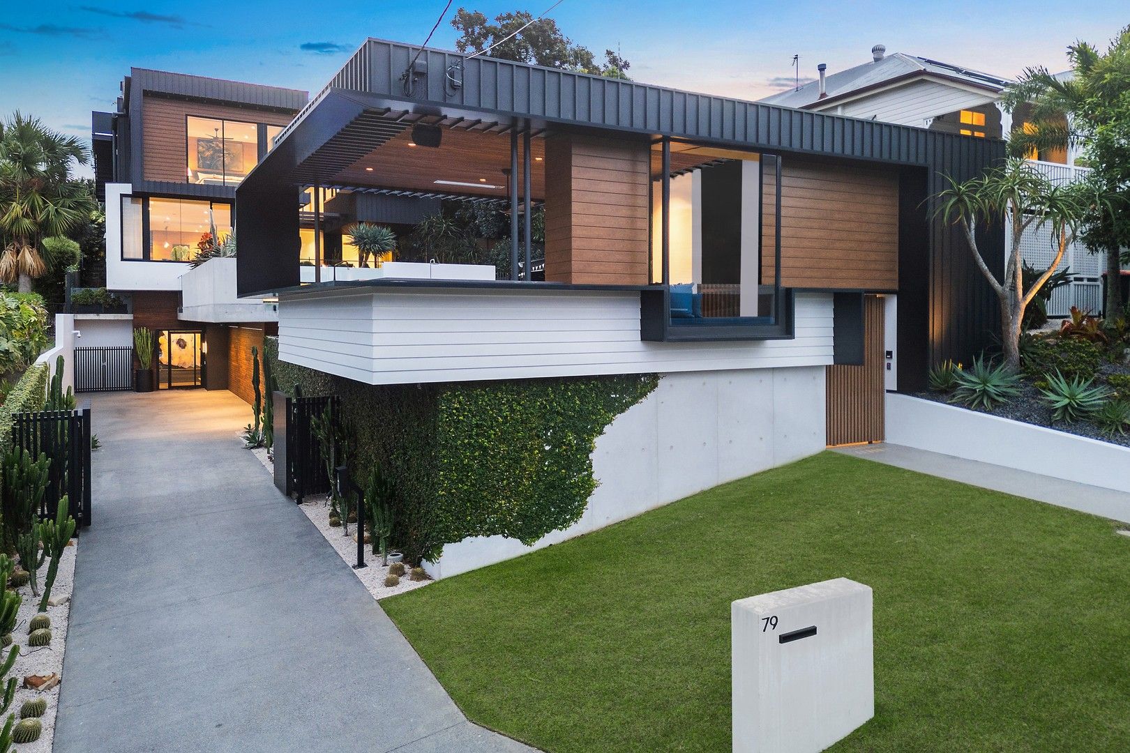 5 bedrooms House in 79 Duke Street TOOWONG QLD, 4066