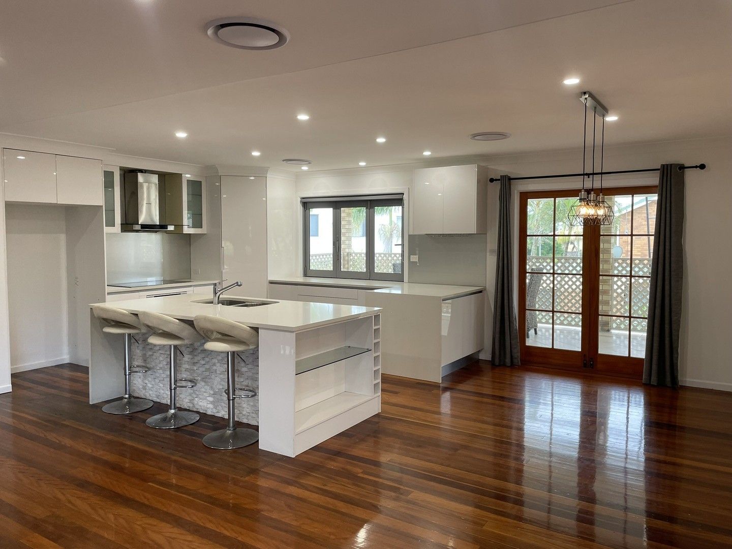 7 bedrooms House in 46 Tristan Street CARINDALE QLD, 4152
