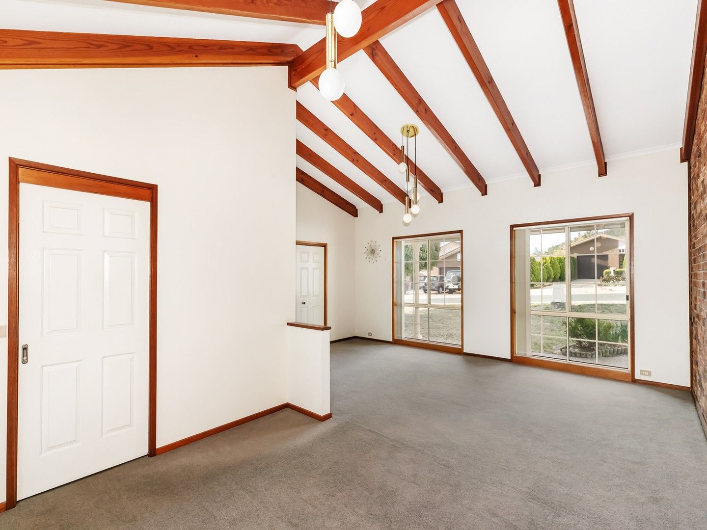 5 bedrooms House in 6 Rule Street ISAACS ACT, 2607