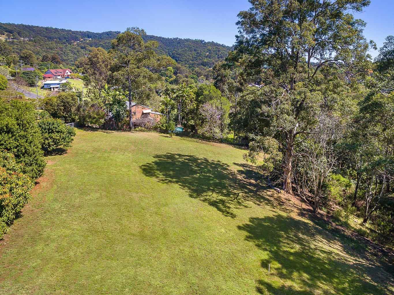 4 Coastview Crescent, Tallai QLD 4213, Image 1