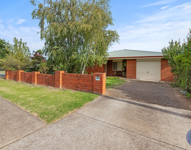 7 Patterson Avenue, Young NSW 2594