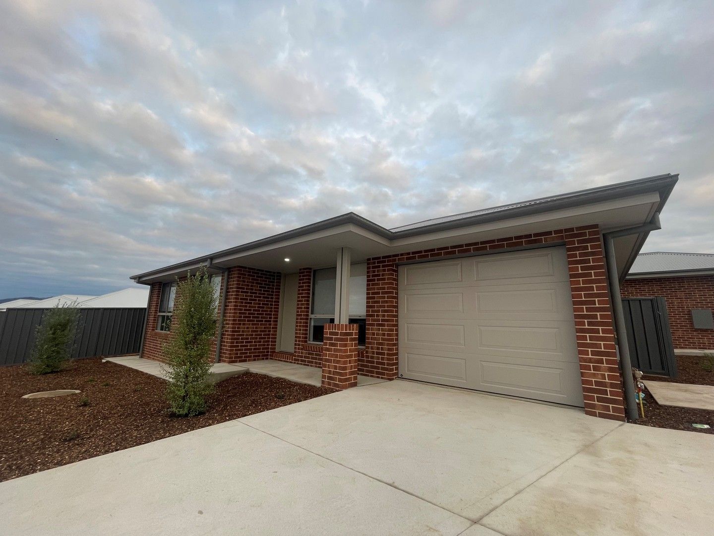 2 bedrooms Townhouse in 1/177 Hillford Circuit THURGOONA NSW, 2640