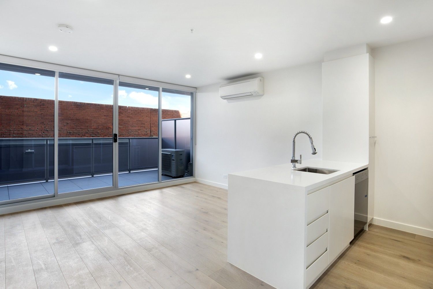 2 bedrooms Apartment / Unit / Flat in 105/33-39 Racecourse Road NORTH MELBOURNE VIC, 3051