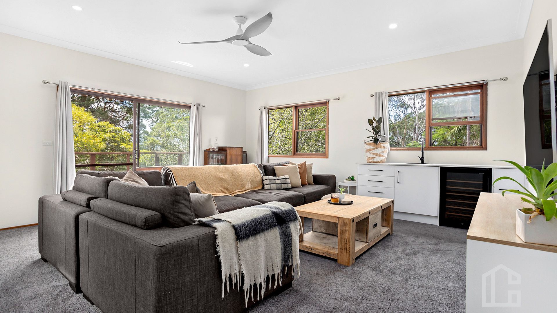 24 Russell Avenue, Faulconbridge Property History & Address Research