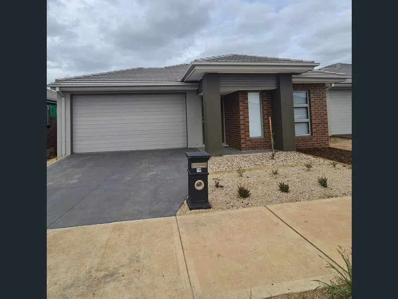 19 Dhalla Street, Thornhill Park VIC 3335