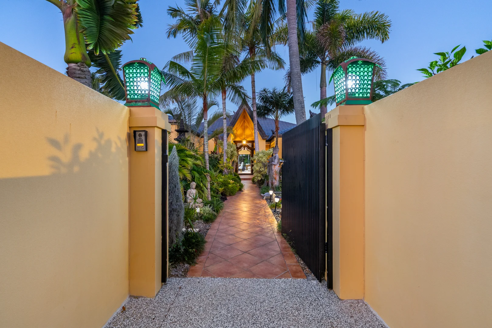 Additional image 30 of 72 Sir Bruce Small Boulevard, Benowa Waters QLD 4217