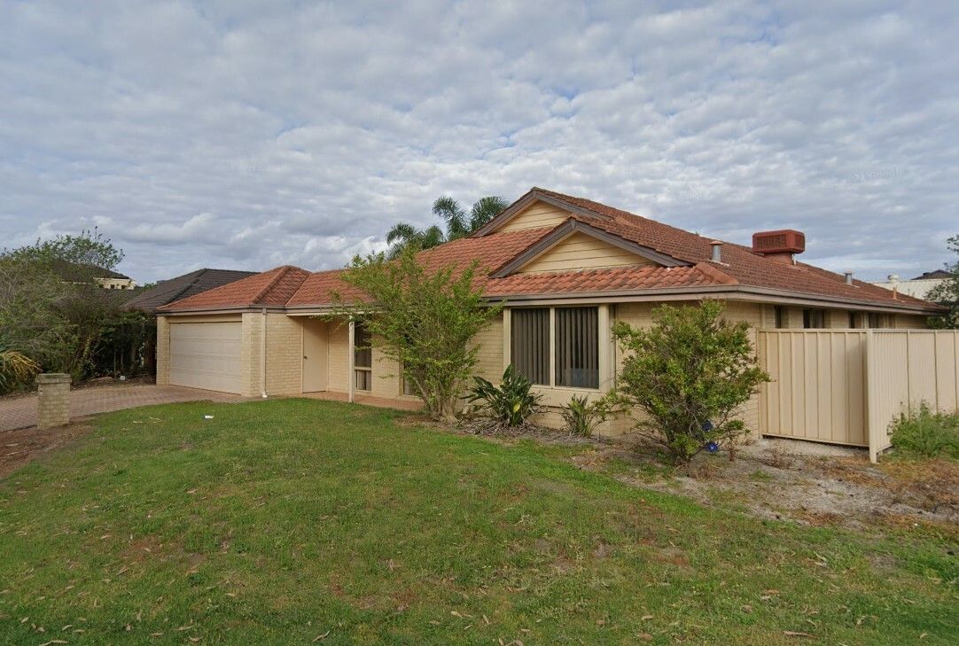 4 bedrooms House in 32 Excelsior Drive CANNING VALE WA, 6155