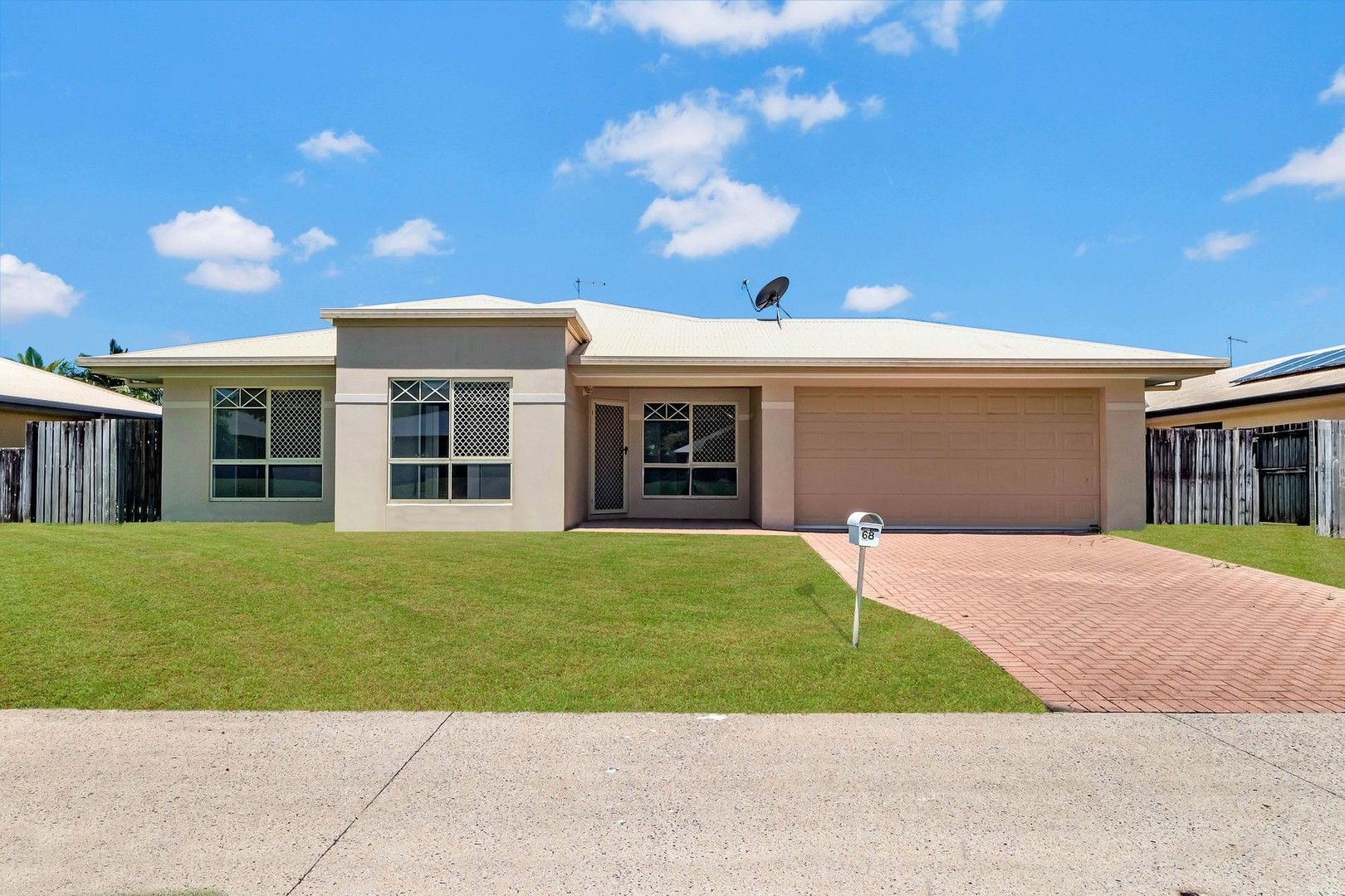 4 bedrooms House in 68 Tiffany Street WHITE ROCK QLD, 4868