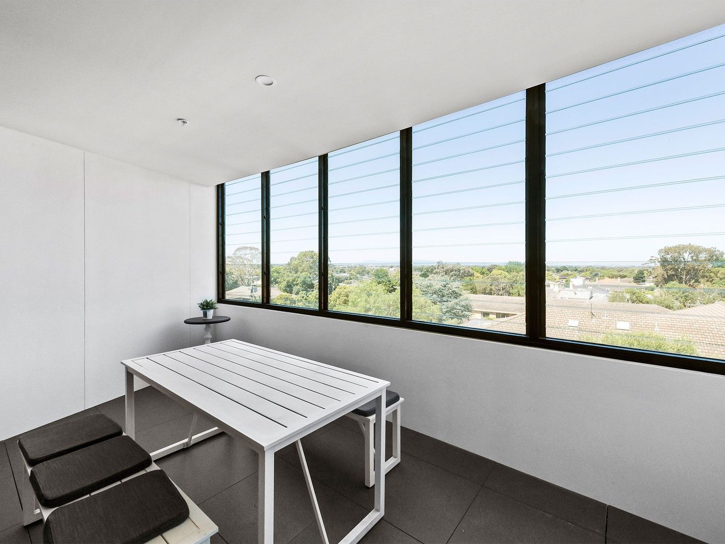 2 bedrooms Apartment / Unit / Flat in 303/3 Chesterville Road CHELTENHAM VIC, 3192