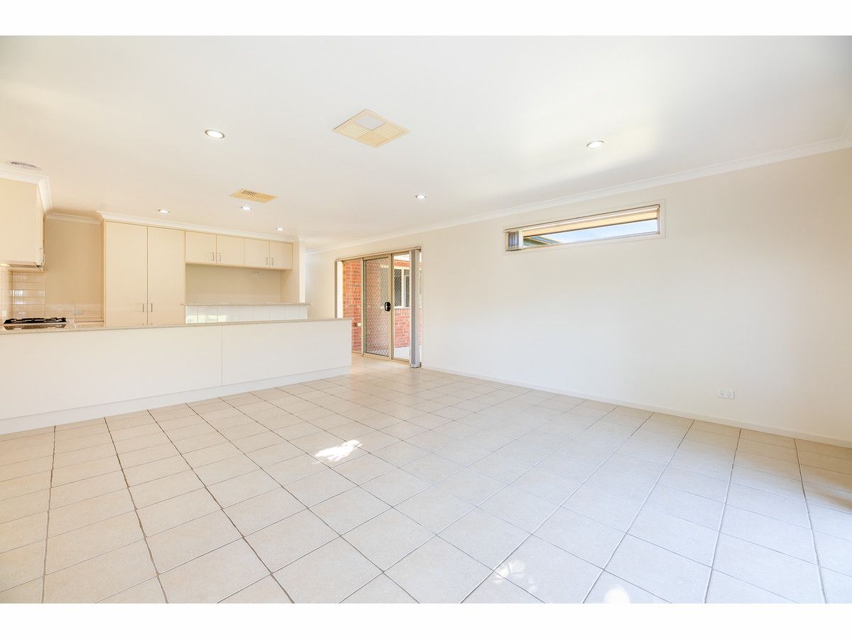 14 Cormorant Avenue, Bandiana VIC 3691, Image 2