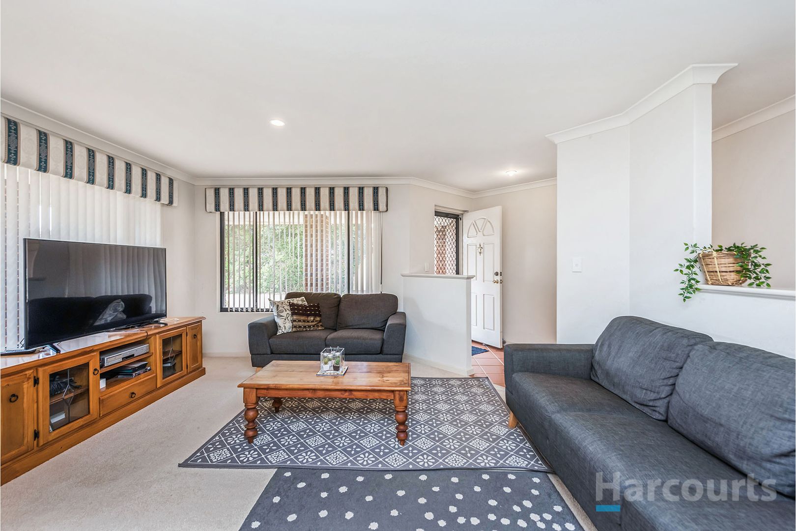 2 Aysgarth Court, Hocking WA 6065, Image 2