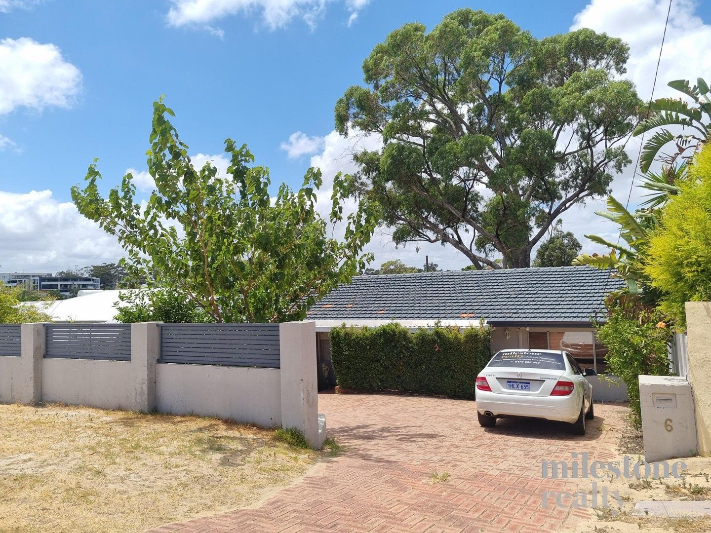 4 bedrooms House in 6 Duncraig Road DUNCRAIG WA, 6023