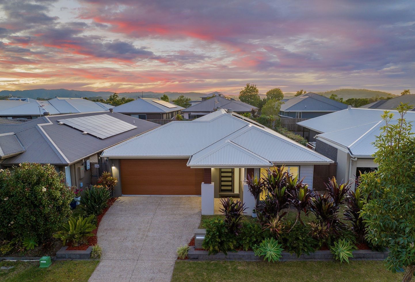 4 bedrooms House in 22 Whitsunday Circuit PIMPAMA QLD, 4209