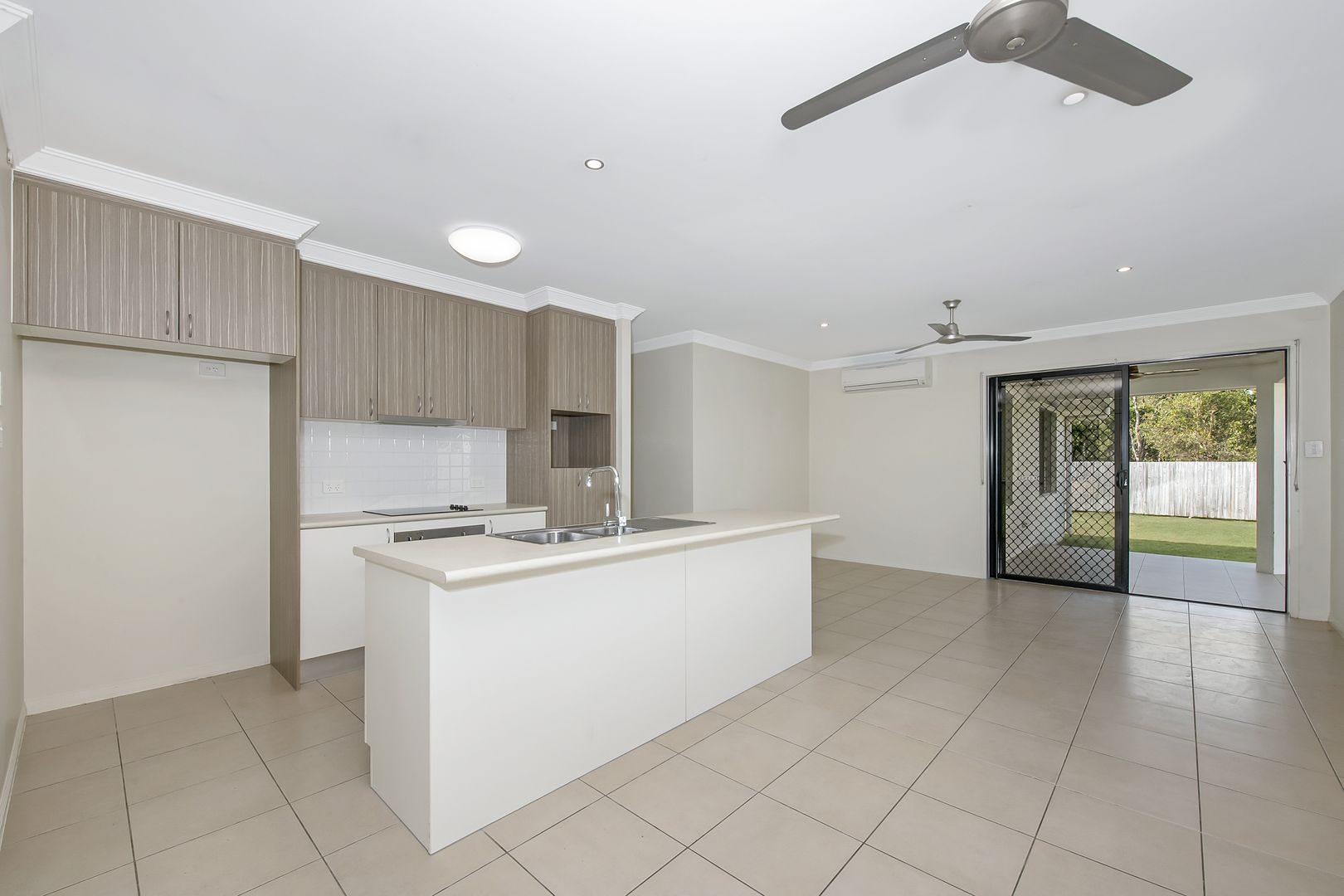 9 Kirrama Court, Bushland Beach QLD 4818, Image 2