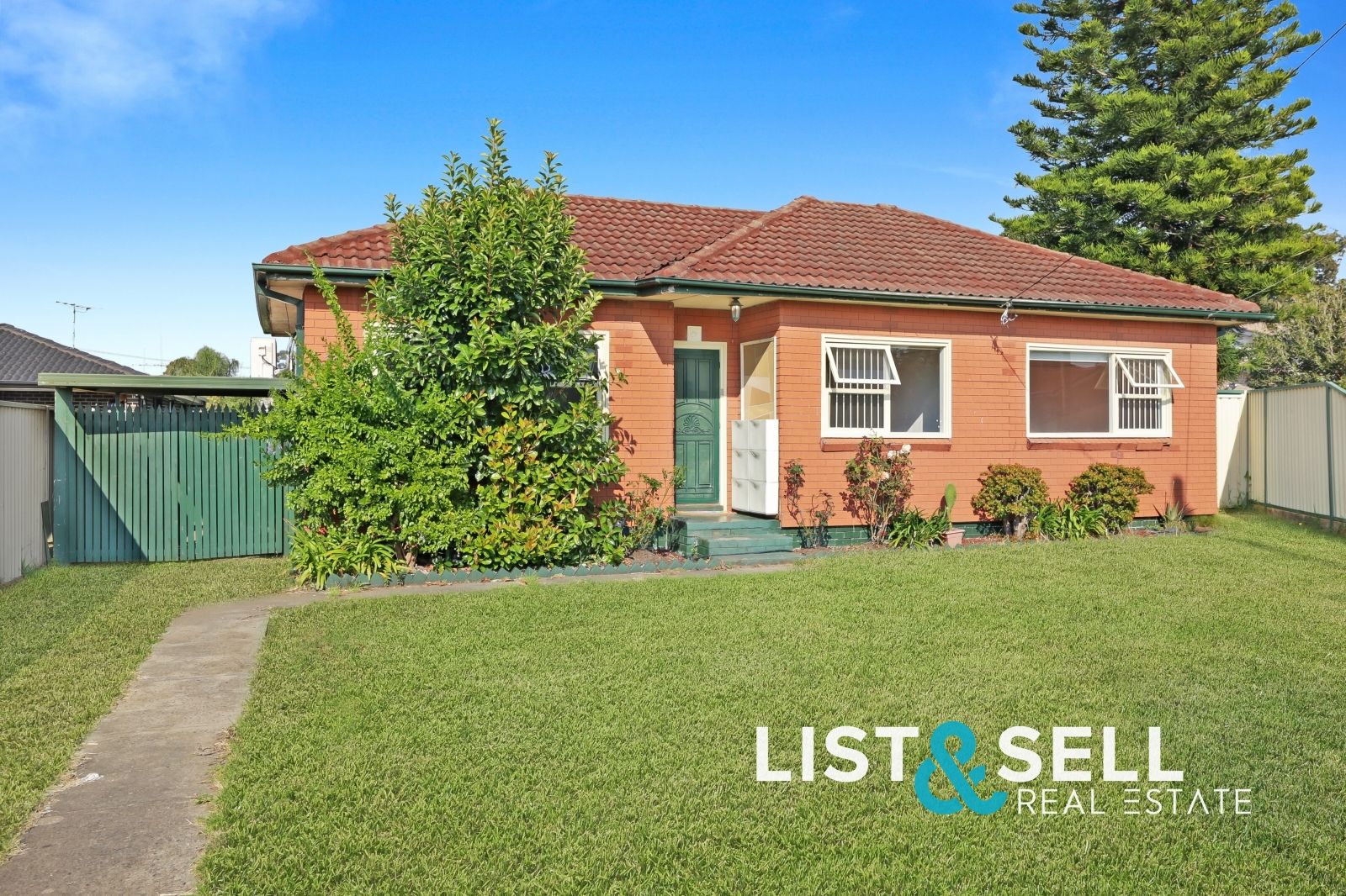 4 Burns Avenue, Macquarie Fields NSW 2564, Image 0