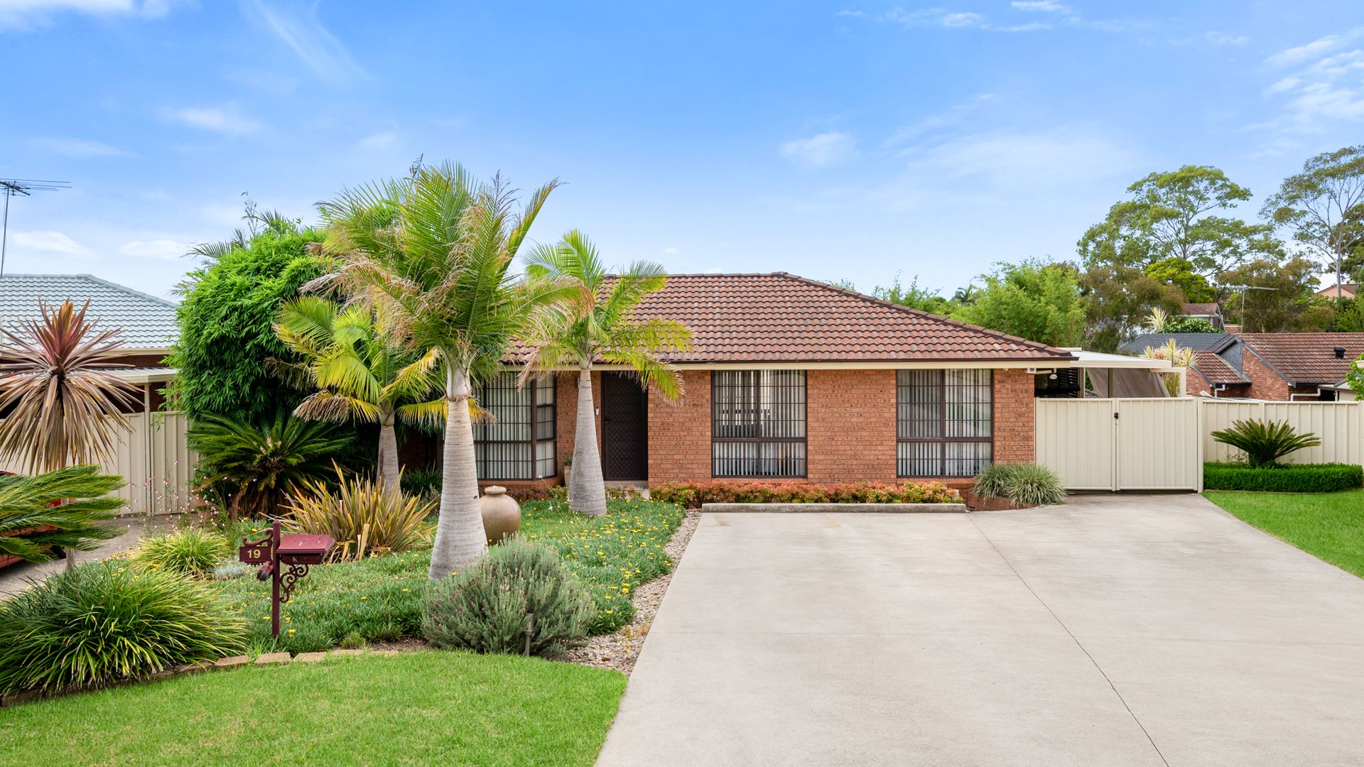19 Whitworth Place, Raby NSW 2566