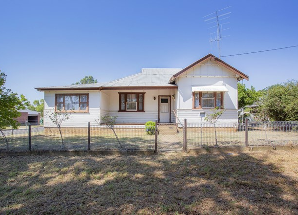 14 Grenfell Road, Cowra NSW 2794