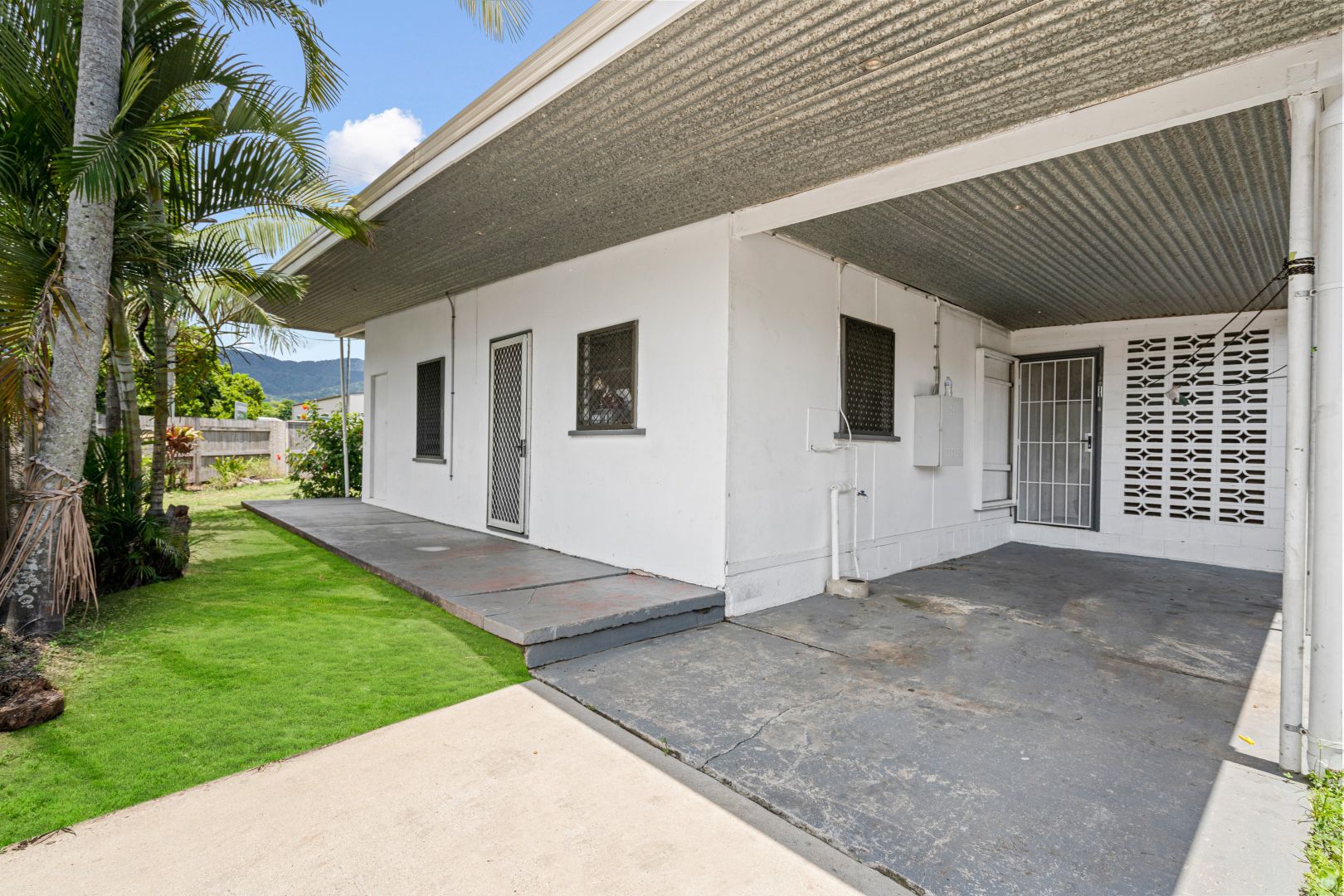 1/276 McCoombe Street, Westcourt QLD 4870, Image 1