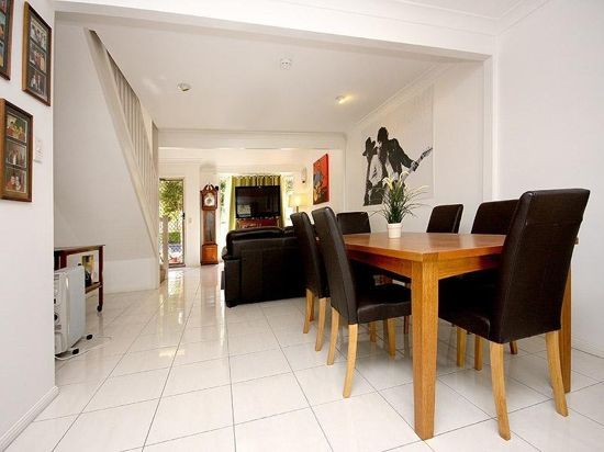 3 bedrooms Townhouse in 184 Orange Grove Road SALISBURY QLD, 4107