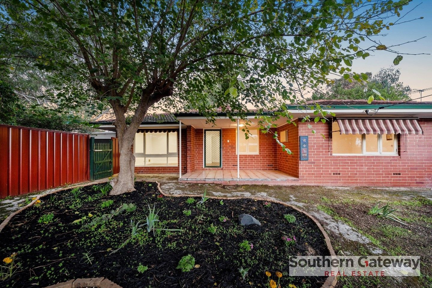4 bedrooms House in 20 Mornington Street ARMADALE WA, 6112