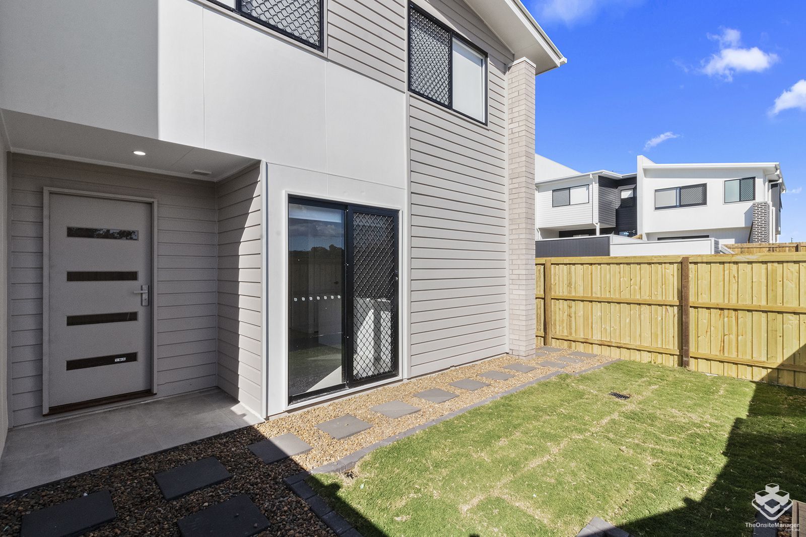 3 bedrooms Townhouse in 4B/4B Tim Place COOMERA QLD, 4209