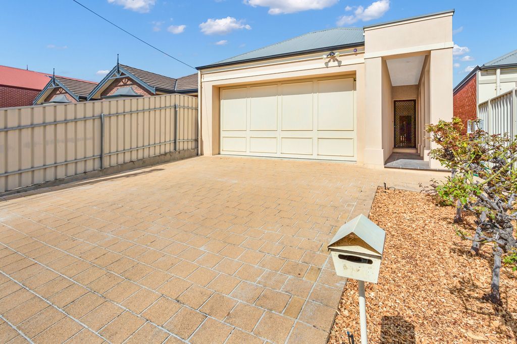 3 bedrooms House in 22B Karawirra Avenue ROSTREVOR SA, 5073