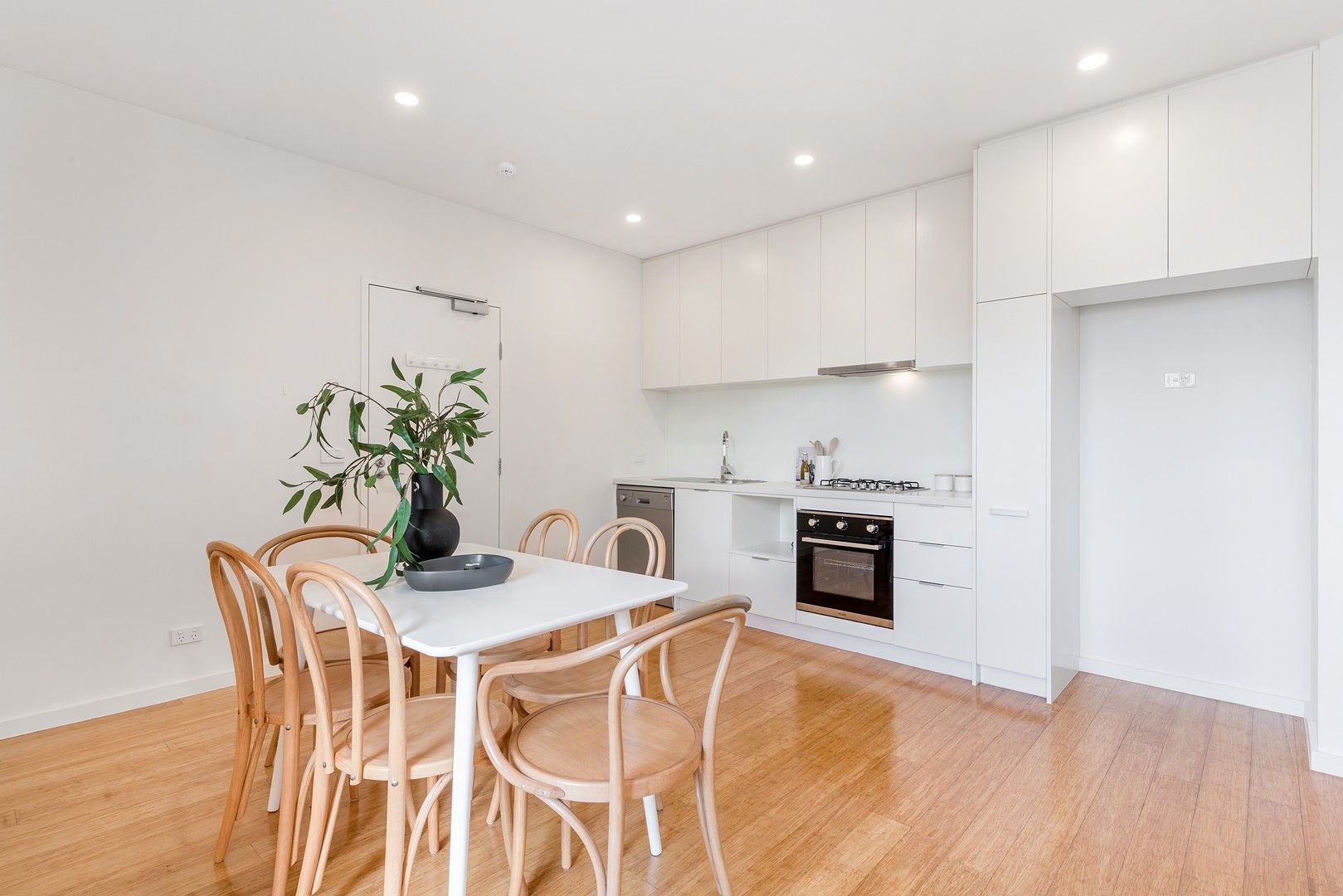 2 bedrooms Apartment / Unit / Flat in 306/1213 Centre Road OAKLEIGH SOUTH VIC, 3167