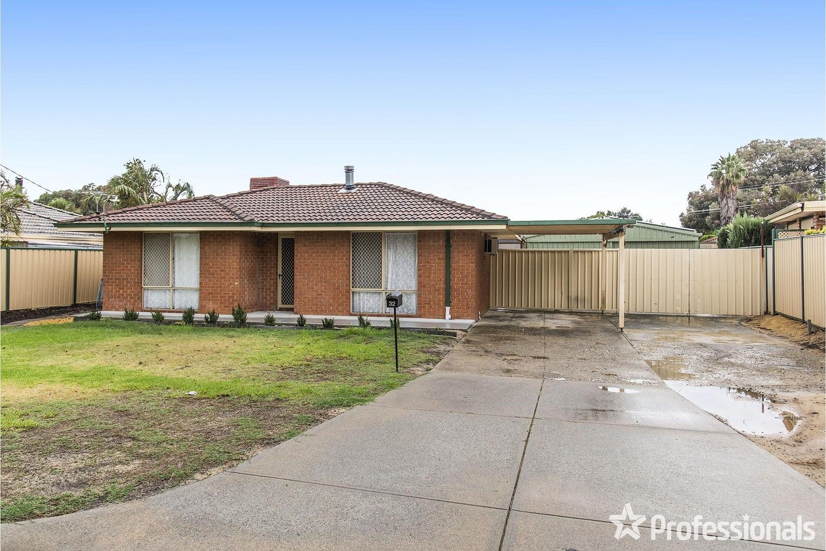 3 bedrooms House in 32 Dancy Way SEVILLE GROVE WA, 6112