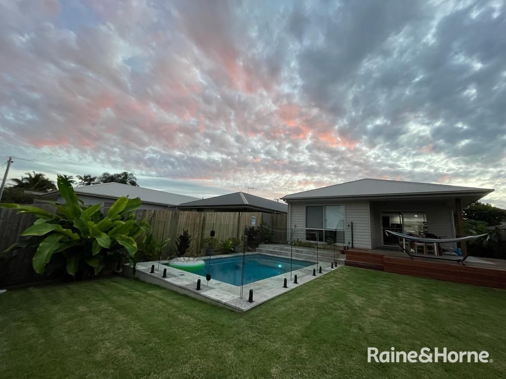 4 bedrooms House in 130 Broadwater Terrace REDLAND BAY QLD, 4165