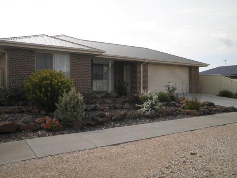 3 bedrooms House in 72 Cottage Crescent KILMORE VIC, 3764