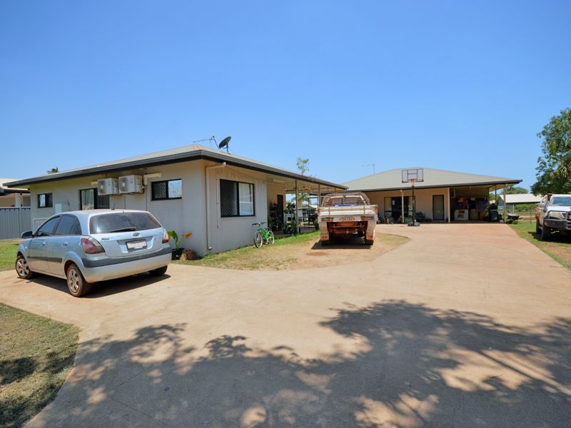 6 bedrooms Semi-Detached in 9 Pandanus Parade NANUM QLD, 4874