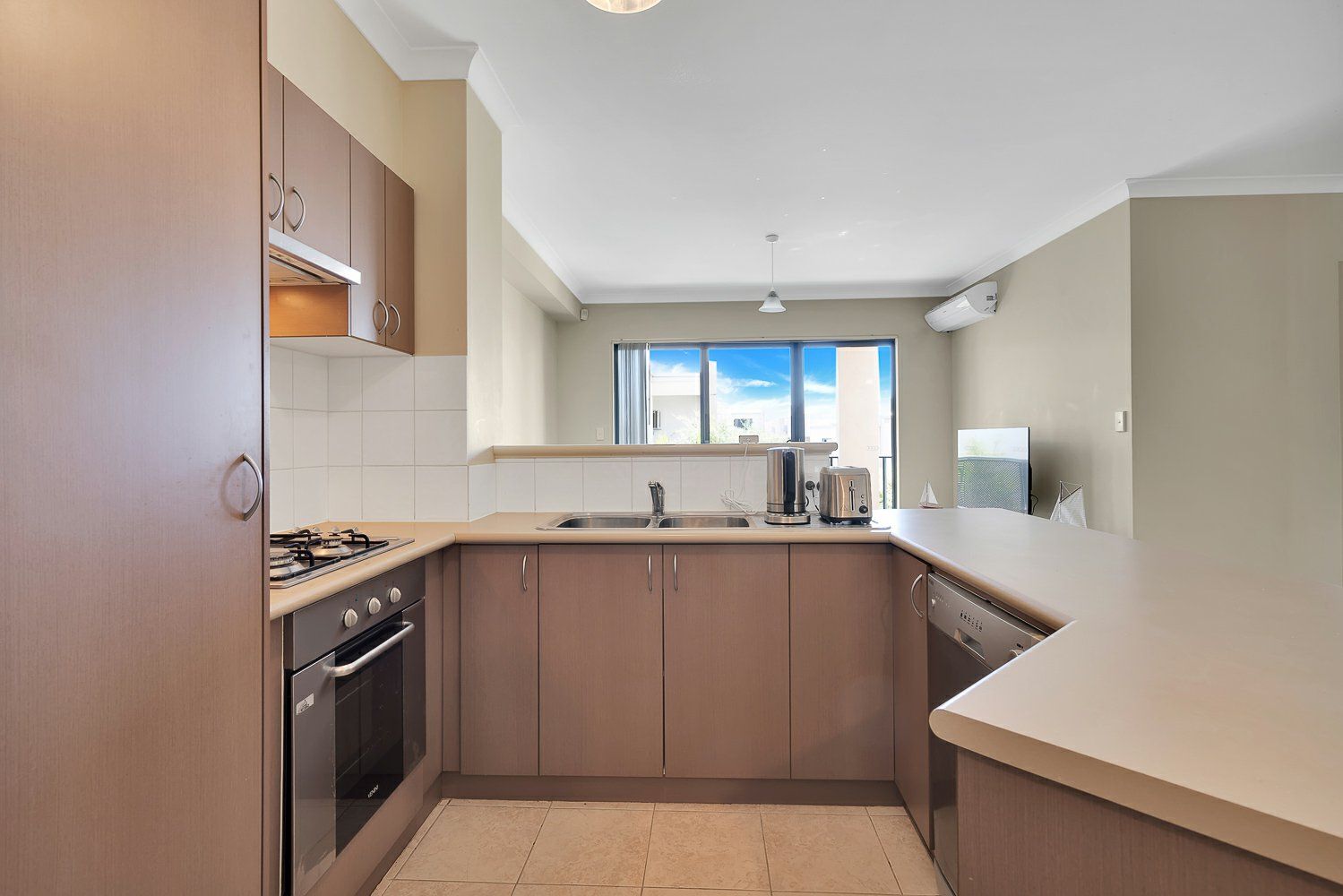 30/17 Southdown Place, Thornlie WA 6108, Image 2