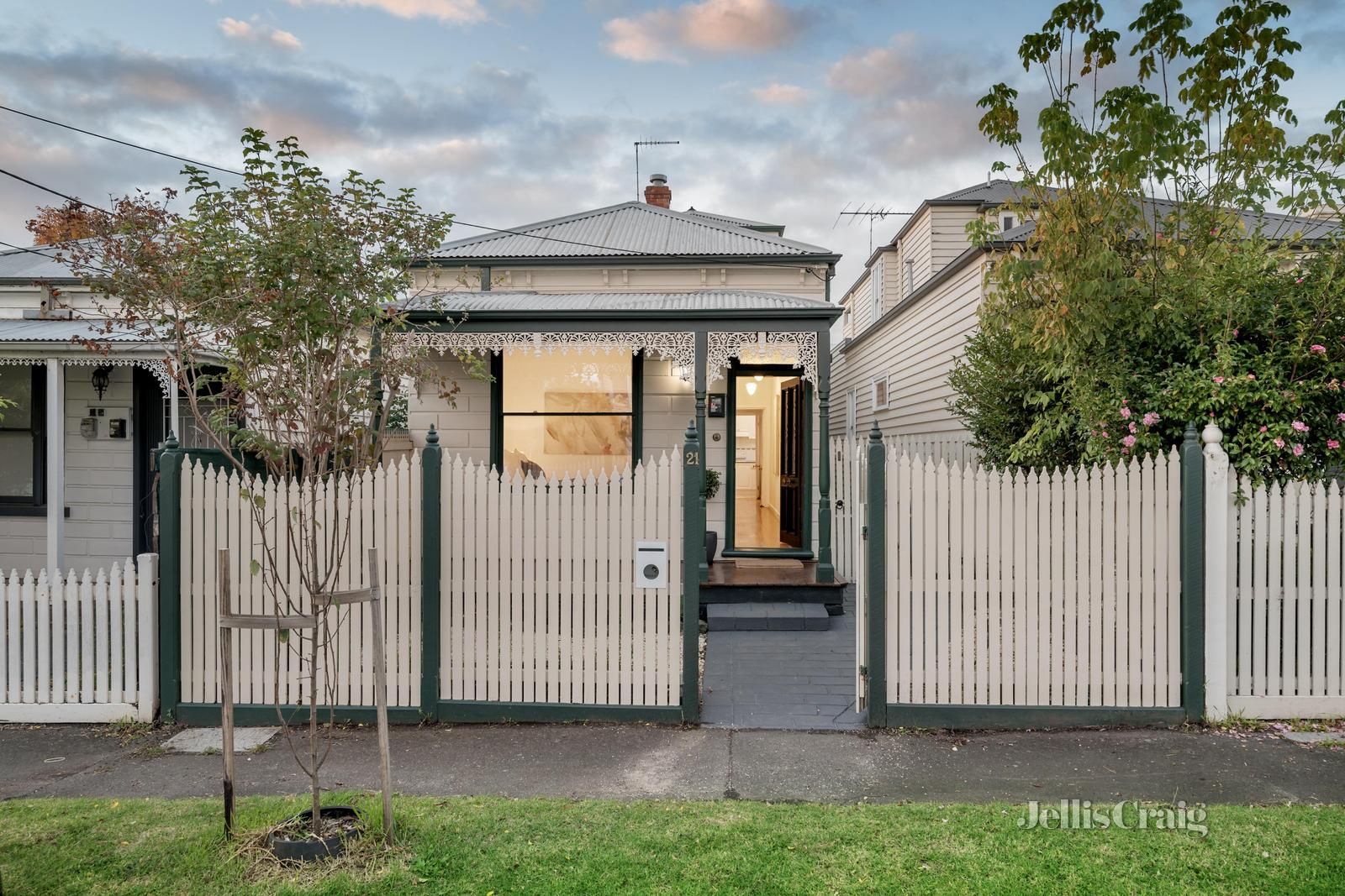 3 bedrooms House in 21 Churchill Grove HAWTHORN VIC, 3122
