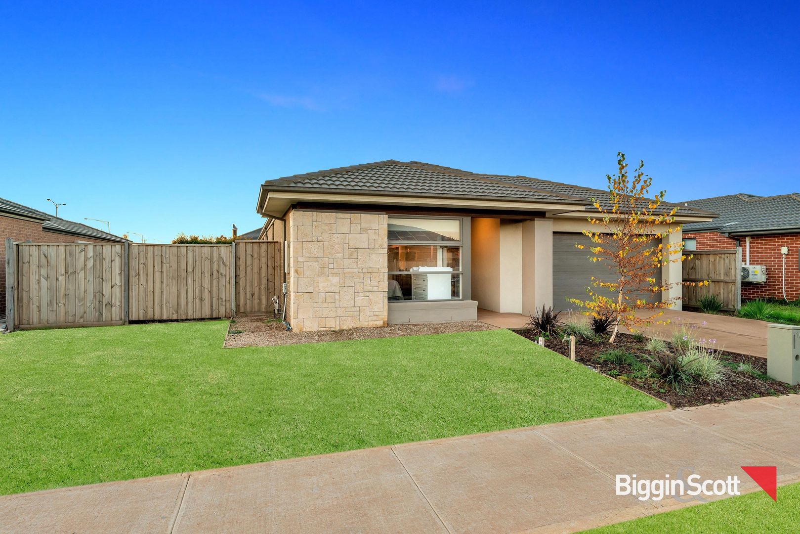 16 Stockport Crescent, Thornhill Park VIC 3335, Image 1