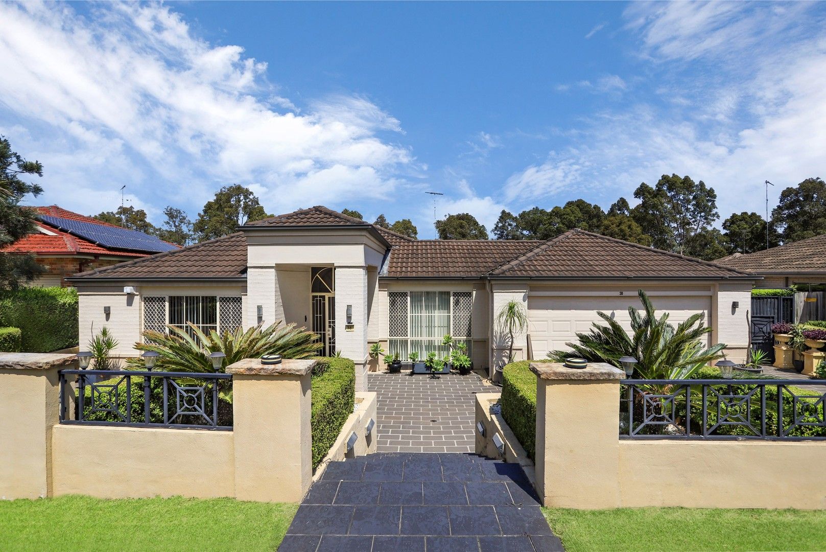 5 bedrooms House in 38 Perisher Road BEAUMONT HILLS NSW, 2155