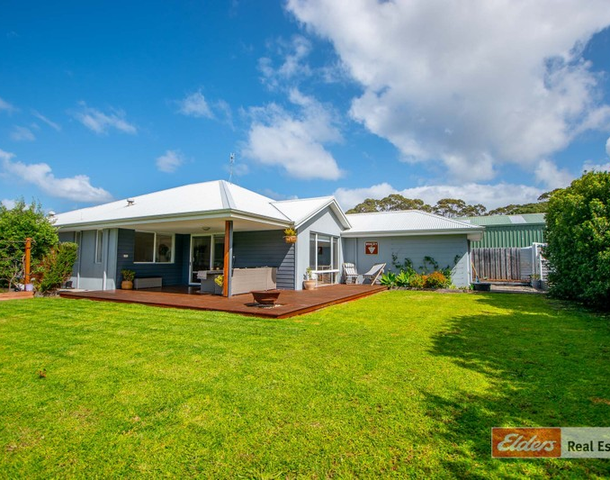 6 Lorikeet Way, Little Grove WA 6330