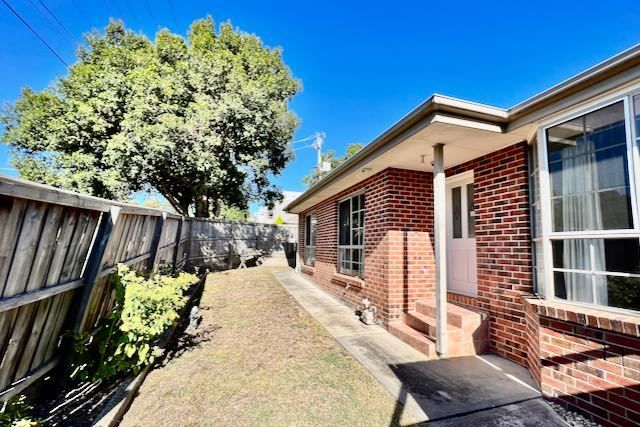 3 bedrooms House in 2A Renown Street BURWOOD VIC, 3125