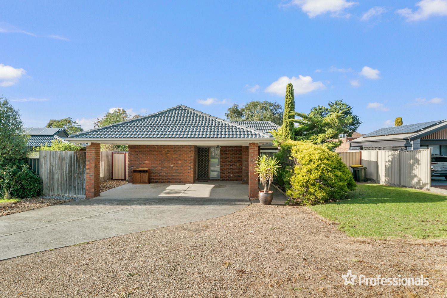 4 bedrooms House in 62 Admirals Crescent TAYLORS LAKES VIC, 3038