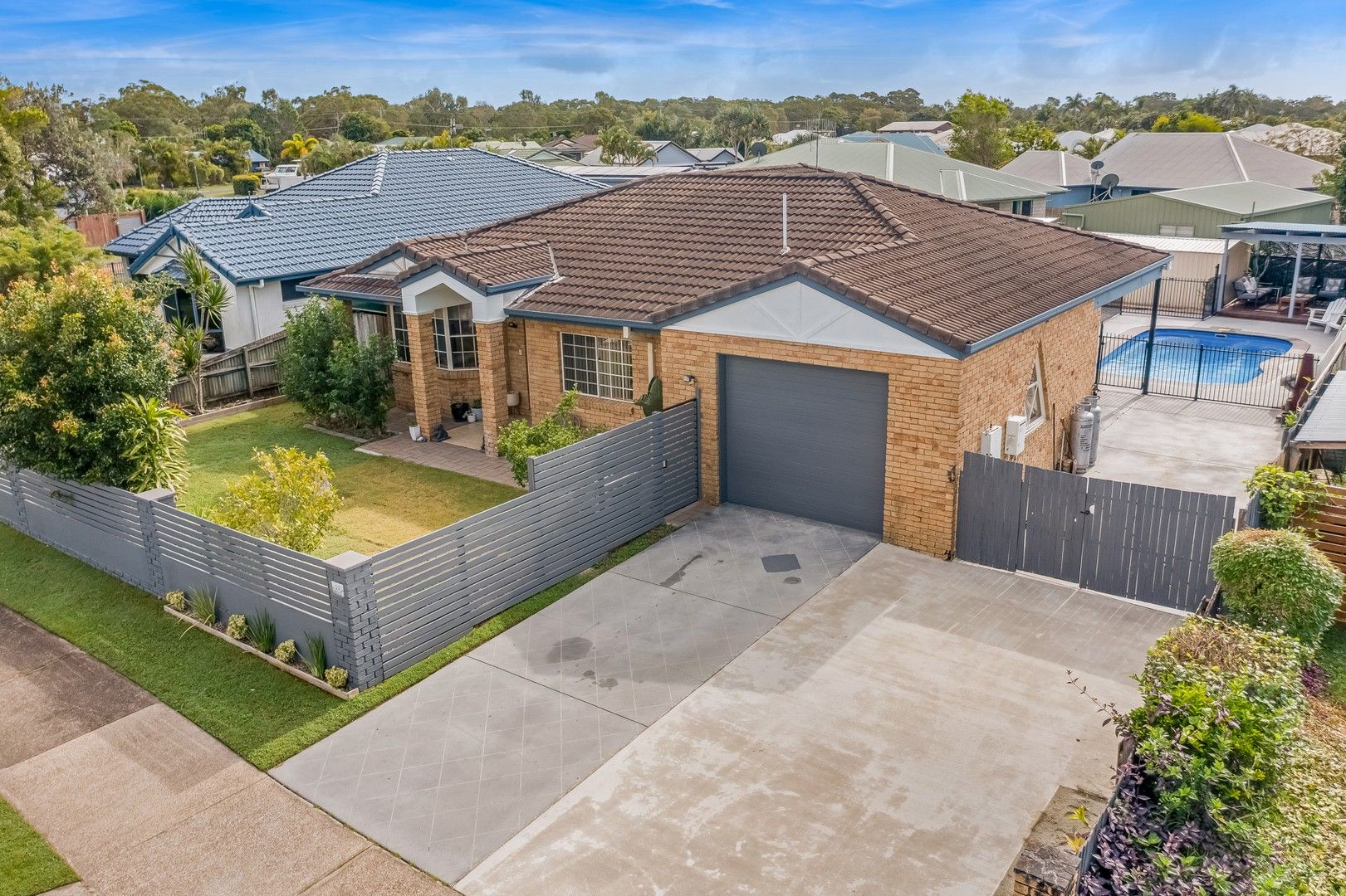4 bedrooms House in 13 Tarwhine Street TIN CAN BAY QLD, 4580