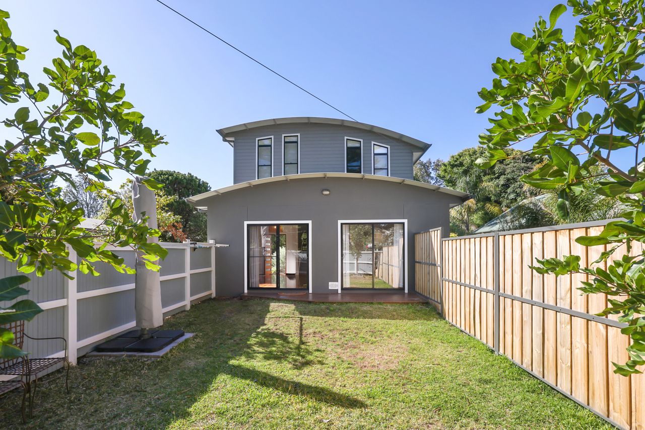 4 bedrooms House in 16 Seabeach Avenue MONA VALE NSW, 2103