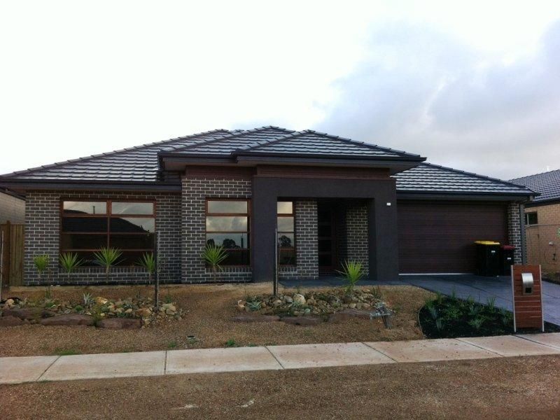 34 Bonnington Boulevard, Clyde North Property History & Address