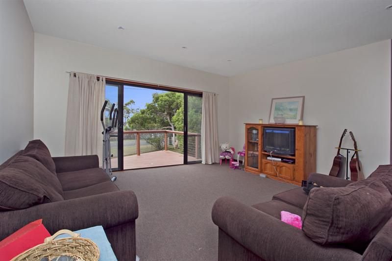 22 Baker Street, BUNDEENA NSW 2230, Image 2